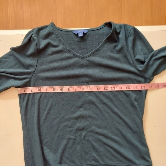 Apt. 9 forest green sweater v-neck w side zipper detail and ruched sleeves Small - Picture 7 of 9